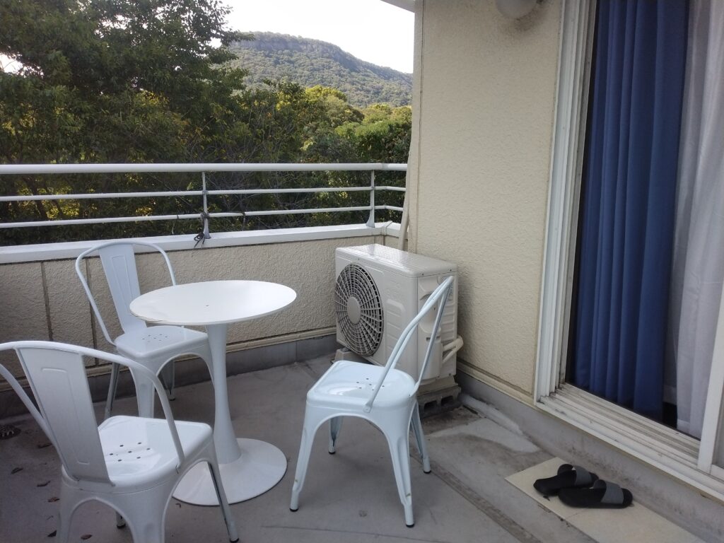 テーブルセット付バルコニー