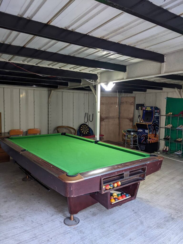 ビリヤード台
